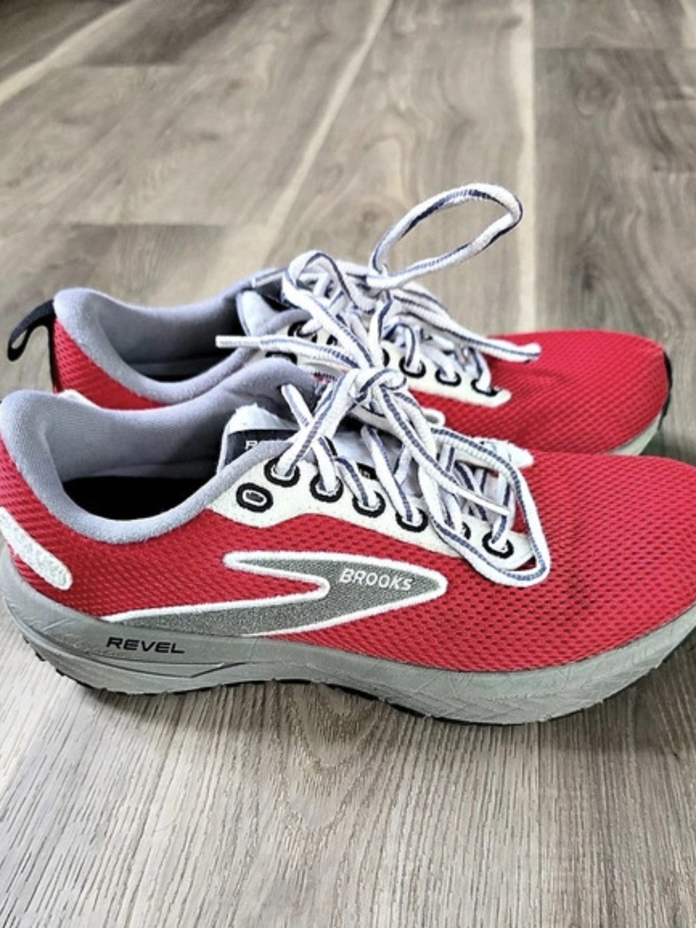 Brooks Revel 6 Athletic Shoes Red & Gray US 7.5